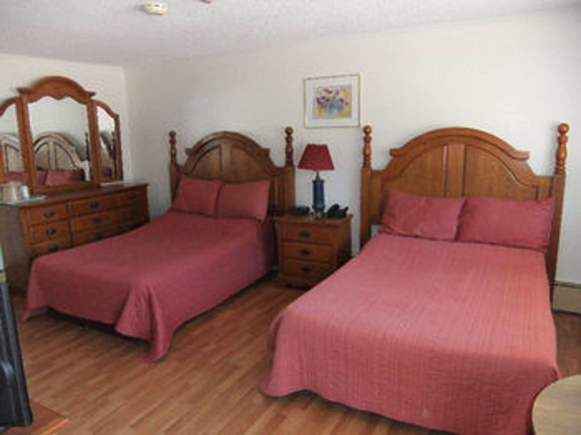 สโตนเฮาส์ โมเทล แอนด์ เรสเตอรองต์ Motel ทรูโร ภายนอก รูปภาพ