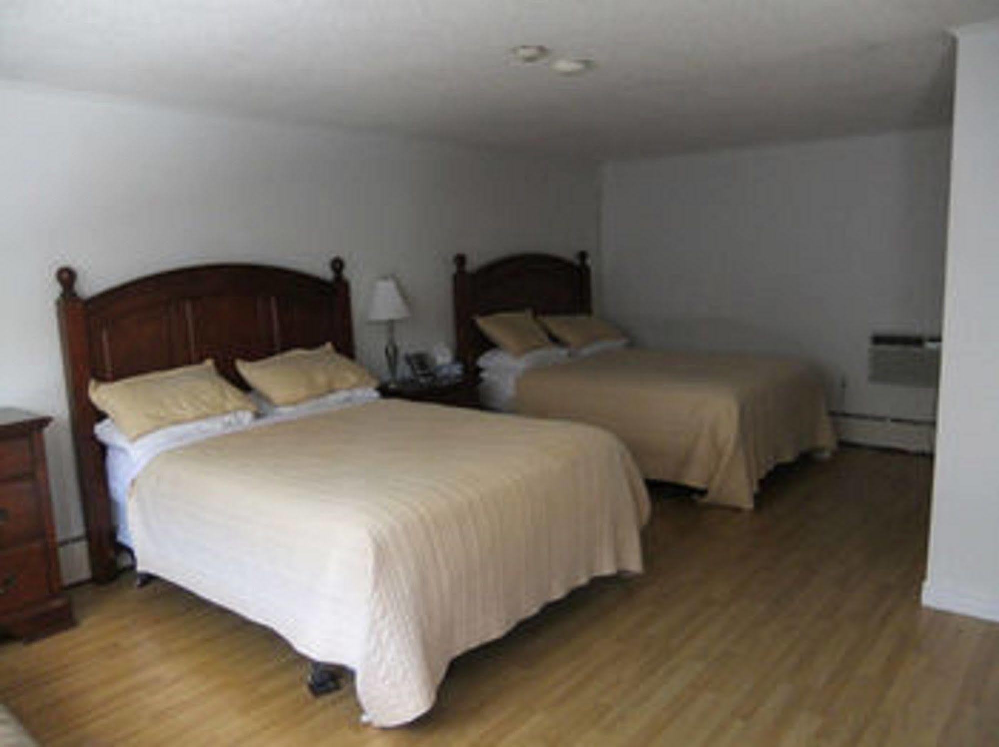 สโตนเฮาส์ โมเทล แอนด์ เรสเตอรองต์ Motel ทรูโร ภายนอก รูปภาพ